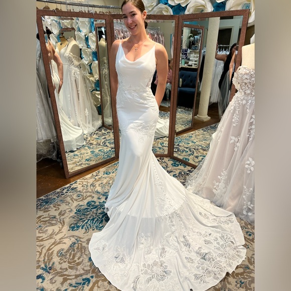 Wedding dress - Picture 4 of 15